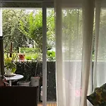 Design & Quiet Apartment With Garden View, Paris Xeme